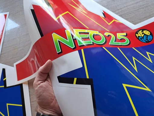 Alternative view of Neo 25 side art
